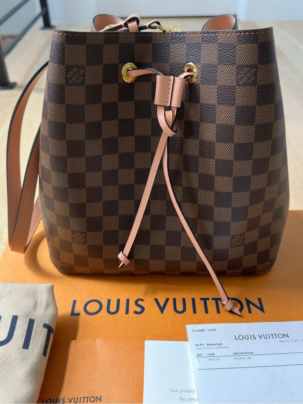 Louis Vuitton Neo Noe MM Monogram Canvas Rose Poudre Pink Handbag M44022
